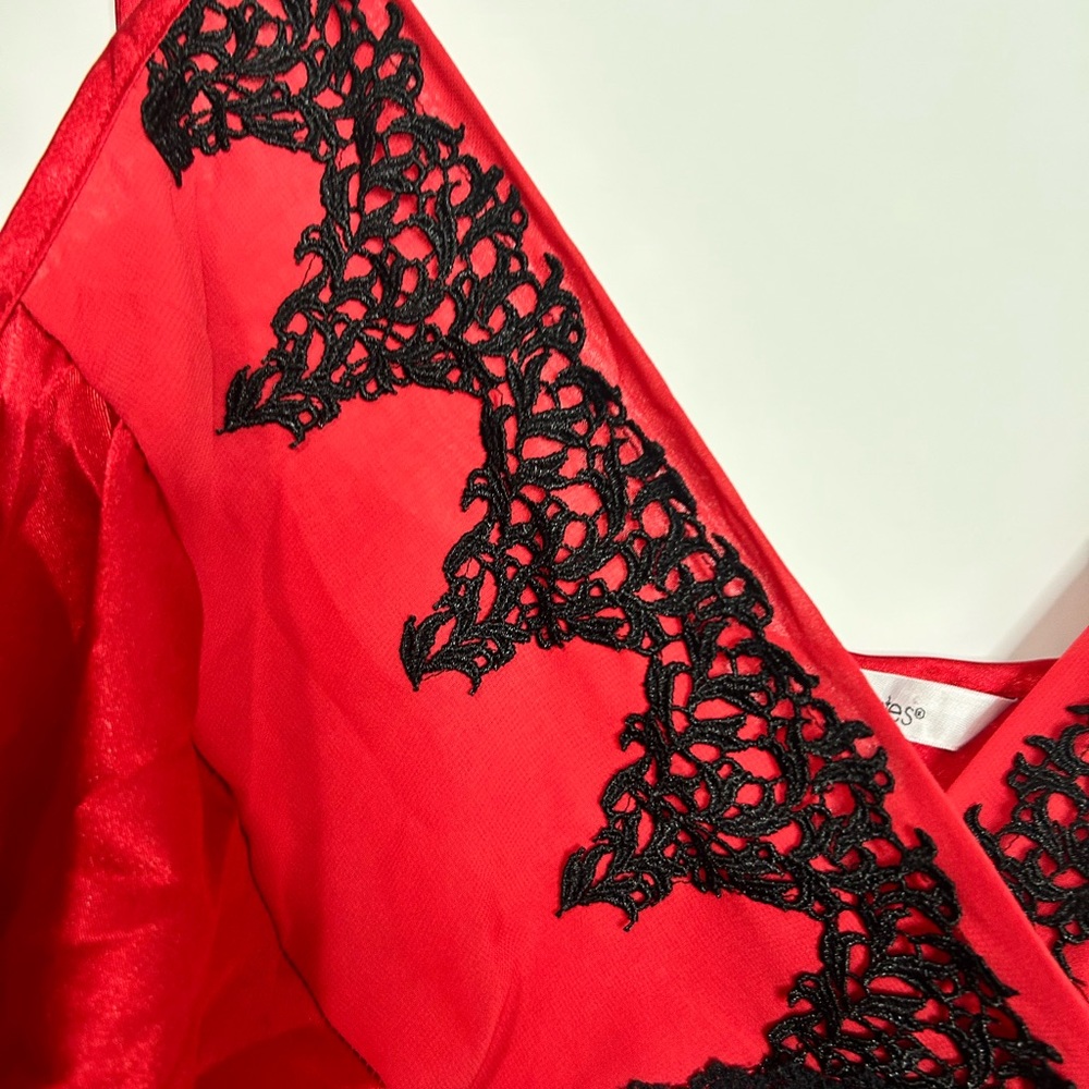 Delicates Red and Black Lace Nightgown Slip Vampire Core - Picture 7 of 7